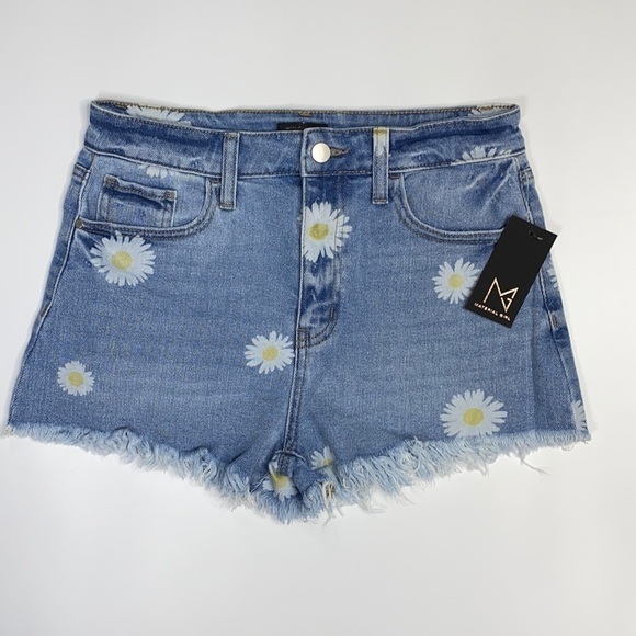 Material Girl Floral Raw Hem Shorts NWT Size 9 - Picture 1 of 9